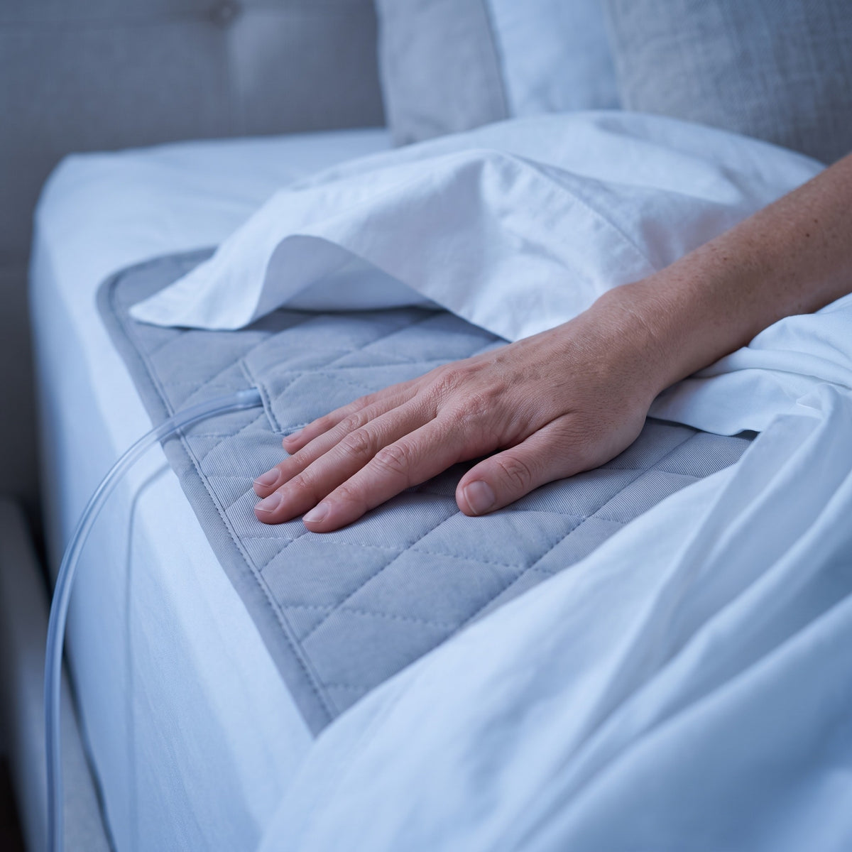 Hand on the quilted Luna cooling pad